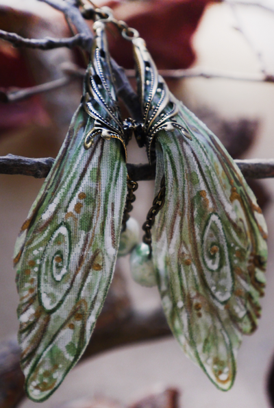 Серьги-крылья "Ветер Мглистой Гавани" из шёлка с кристаллами