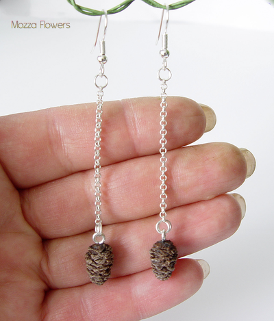 Серьги-цепочки "Шишечки ольхи" .