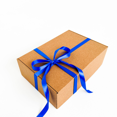 3 штуки - Подарочная коробка GILEV 37х26х12см с наполнителем и синей лентой