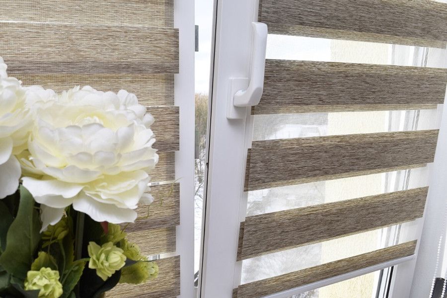 Рулонные шторы на пластиковые окна День-Ночь