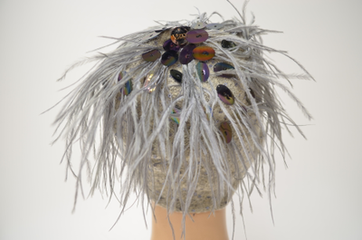 Шапка с перьями Vizio