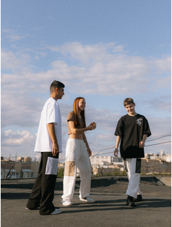 Брюки с накладными карманами черные