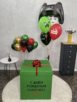 Коробка-сюрприз зелёная с 15 шарами внутри и  фонтан из 4 шаров с пикселям и джойстик рядом