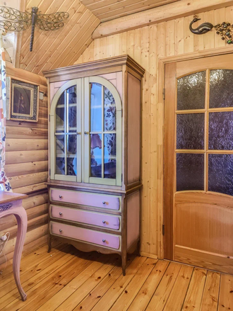 Шкаф книжный с аркой и 8 ящиками.