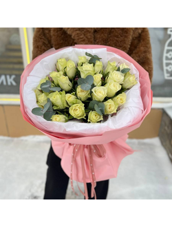 Букет с белоснежными розами 50см