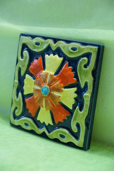 Гвоздика (изразцовая плитка)