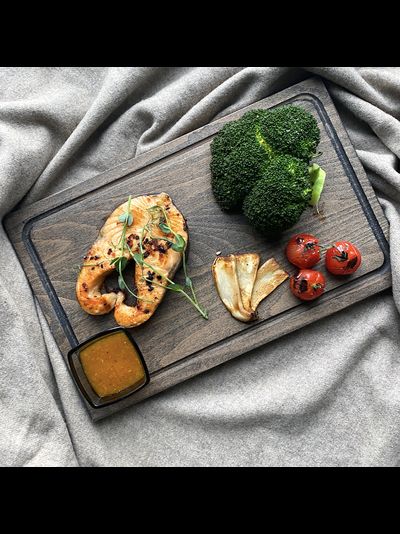 доска для подачи блюд с логотипом