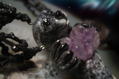 "Сияющий Тюлень Пака", волшебное колье с аметистами (северная коллекция украшений)