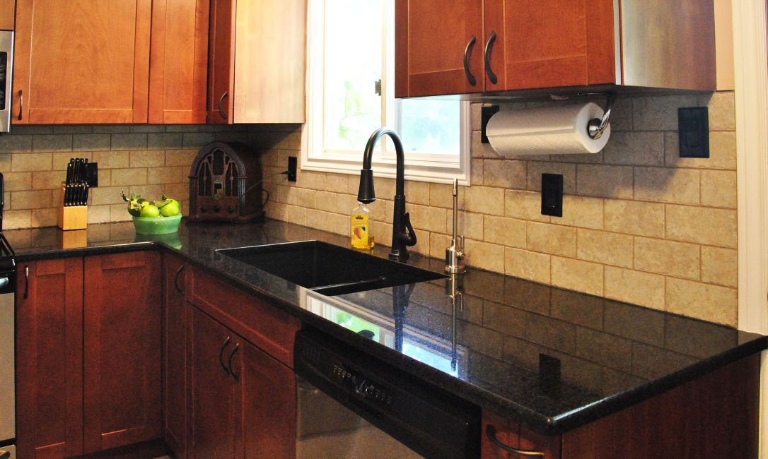 Столешница из черного гранита Габбродиабаз