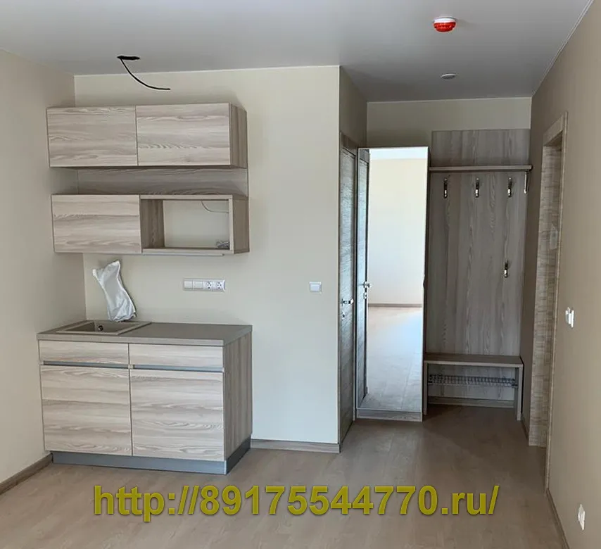 005 Мебель для гостиницы. Сделано по проекту заказчика.
Небольшая кухня и прихожая.
Кухня. Фасады и корпуса:
ЛДСП Egger H1250 Ясень Наварра, ST36
Прихожая:
Корпуса, ЛДСП Egger H1250 Ясень Наварра, ST36
Фасад: Алюминиевый профиль узкий с зеркалом серебро.
