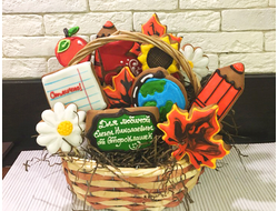 Корзина с имбирными пряниками большая