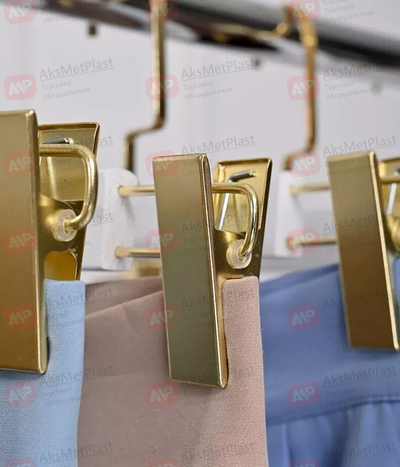 T88W Вешалка деревянная белая с зажимами и крючком золото L=320 мм