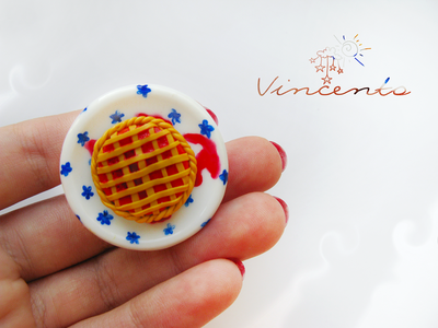 Ягодный пирог. Брошь в виде пирога - миниатюра из полимерной глины