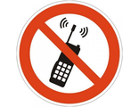 P18 Запрещается пользоватся сотовым телефоном или переносной радиостанцией, 100х100 мм, на самоклеющейся пленке