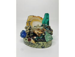 Миниатюра "Гномик-добытчик самоцветов"