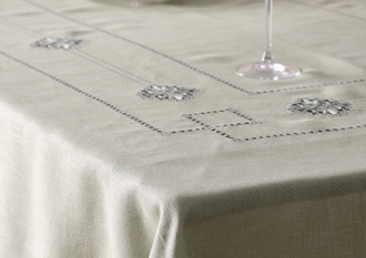 Комплект льняного столового белья "Крокус" - прямоугольная скатерть с вышивкой 140*300 см и салфетки 12 шт.