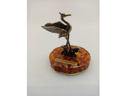 Аист на подставке.