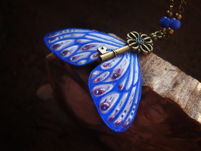 "Ключик от неба", бохо-подвеска с сапфиром и шёлковыми крылышками феи