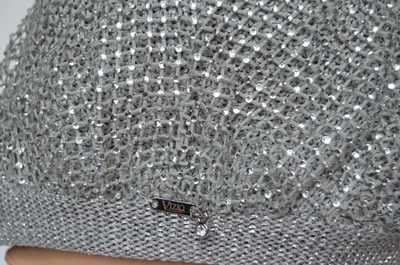 Визио берет со стразами