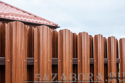 Забор из евроштакетника (шахматка)