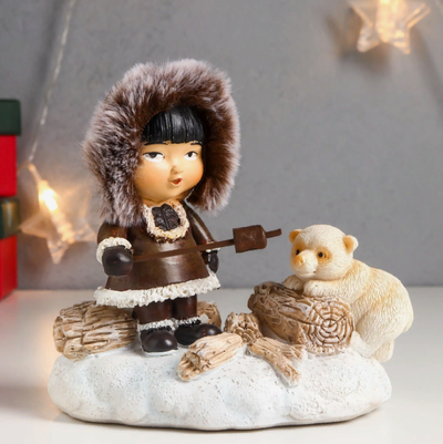 Новогодний сувенир с подсветкой "Малыш и белый медвежонок у костра" 12,5х8х13,5 см