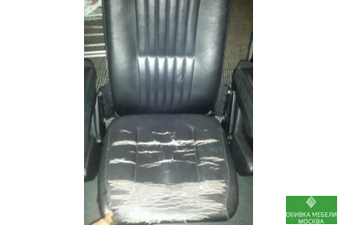 Порвана обивка кресла