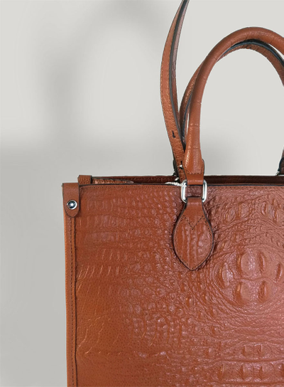 (АРТИКУЛ: 10104/1/5) СУМКА ЖЕНСКАЯ БОЛЬШАЯ, НАТУРАЛЬНАЯ КОЖА С ТИСНЕНИЕМ "КРОКОДИЛ", ЯРКО-КОРИЧНЕВАЯ, РУЧКИ И РЕМЕНЬ ЧЕРЕЗ ПЛЕЧО
