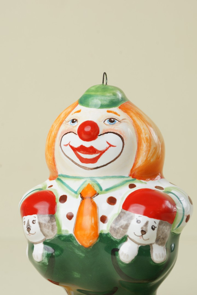 Клоун со щенками