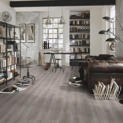 Виниловый пол Wineo 600 Wood ElegantPlace DB187W6 в интерьере гостиной