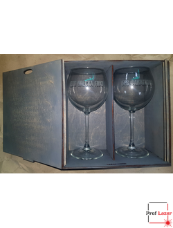 Набор винных бокалов с гравировкой в подарочной упаковке