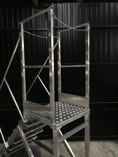 Лестница с площадкой ЛС-1.1 угол 45 гр.