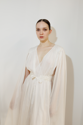 Будуарное платье из крапивы и шелка