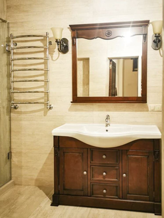 Тумба под накладную раковину, на цоколе и боковым декором.