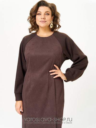 Стильное трикотажное платье в коричневом цвете