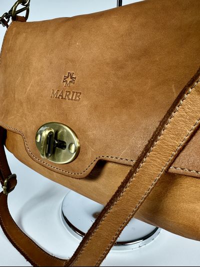 Женская наплечная сумка из натуральной винтажной кожи Vera Pelle цвета camel 025811
