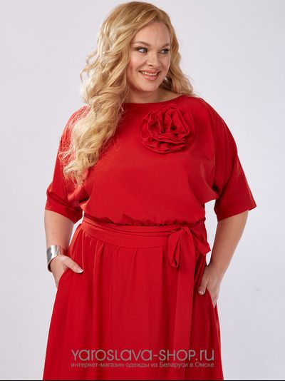 Элегантное женское платье в красном цвете