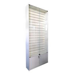 Пристенная витрина с каркасом из ЛДСП и стеклянными дверями