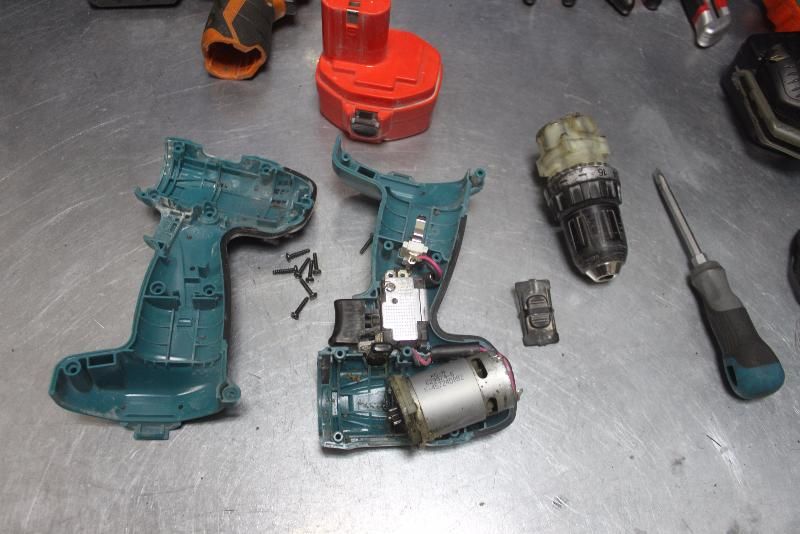 How to remove cordless drill chuck Makita DHP480 18V li-ion drill - YouTube