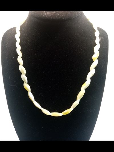 Бусы камнерезные "Змейка"