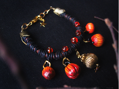 "Цирк волшебный под Рыжей звездою", нарядный браслет с тыквами, звёздами и чешским стеклом