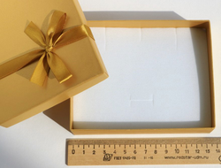 Футляр картонный с лентой на крышке 134*107*35 мм №10672