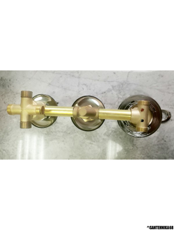 Смеситель для душевой кабины тройной на 3 4 положения, межцентровое расстояние 20 см (10+10) ручки металл