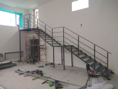 Лестница металлическая (артикул-МЛУ04)