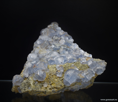 Флюорит- друза фантомных голубых кристаллов с пиритом на породе