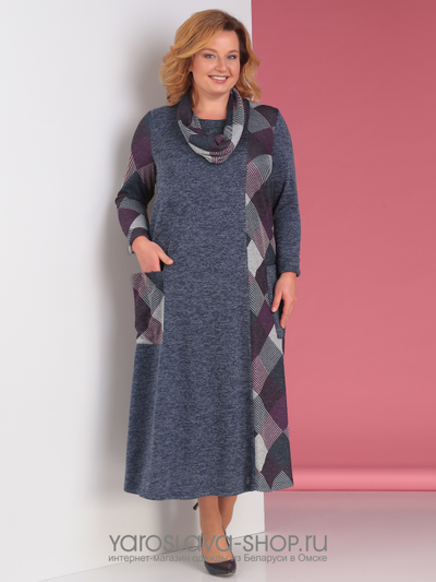 Серое платье с клетчатыми красными вставками и карманами