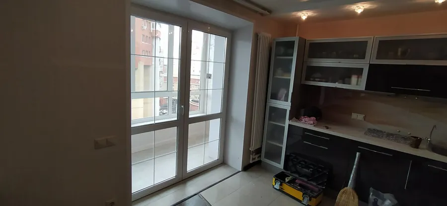 штульповая распашная дверь, выход на лоджию