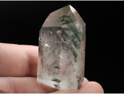 Кварц горный хрусталь с фантомами и хлоритом, кристалл полированный, Бразилия (43*28*20 мм, 33 г) №36855