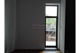 Дверь в спальной комнате.