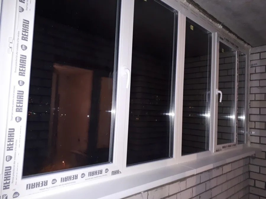 Застеклили лоджию пластиковым профилем Рехау 70 мм, 5 камерным. 