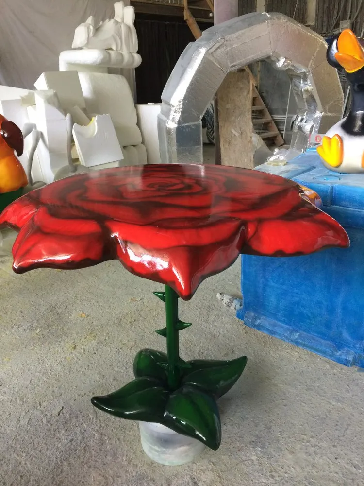 Стол-роза из стеклопластика